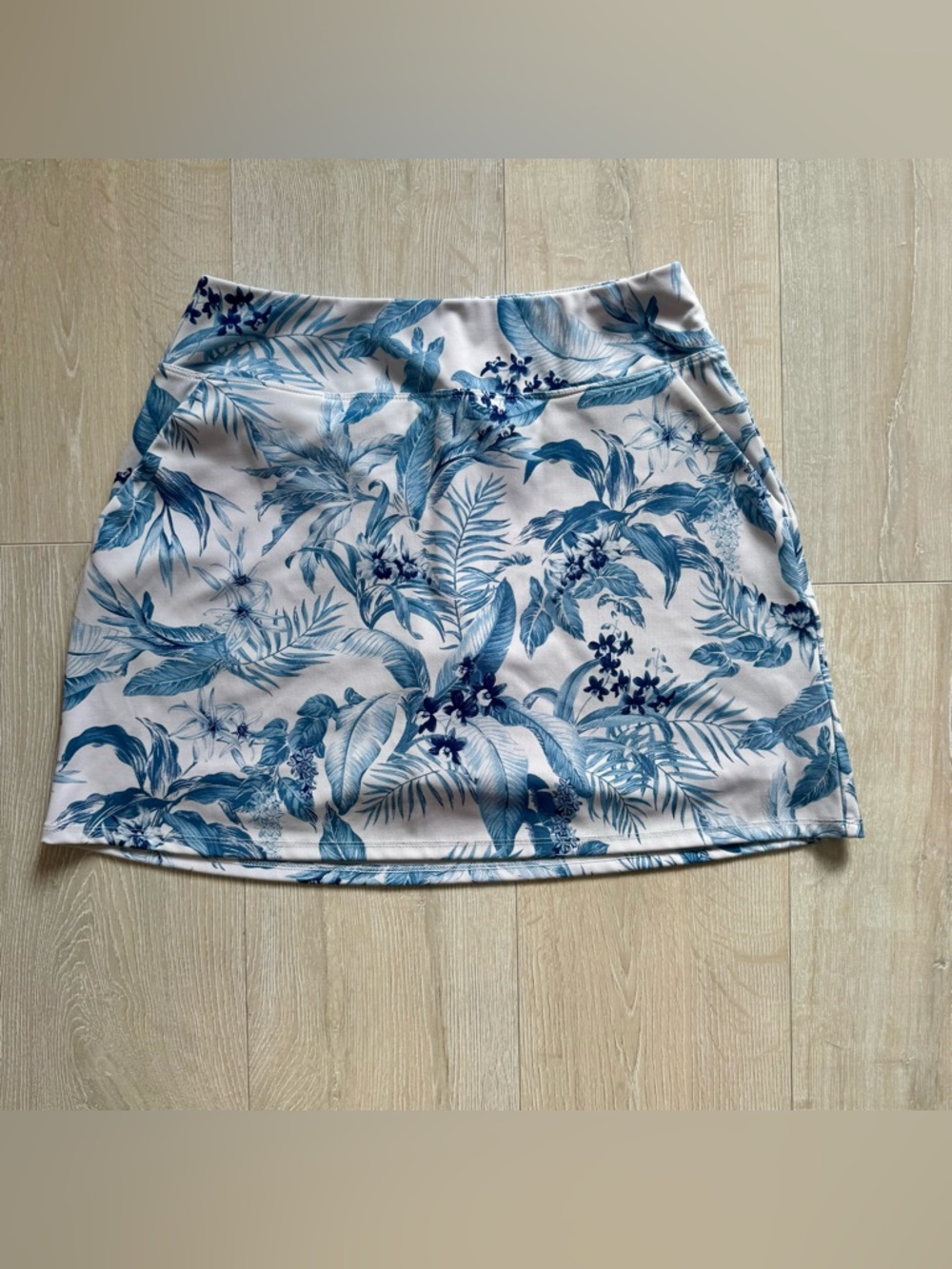 Tommy Bahama Blue and White Tropical Print Skort